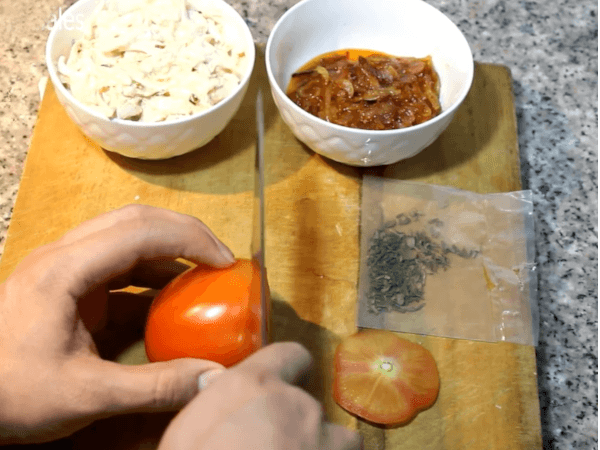 tomate cortado en rodajos