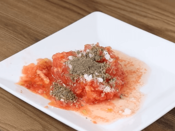 tomate con sal y orégano