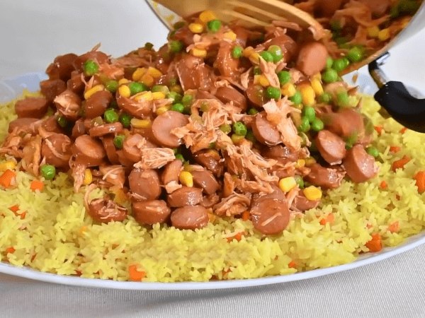 arroz con pollo y maiz
