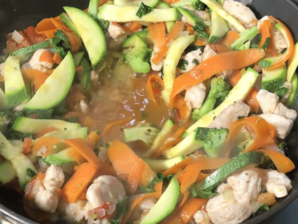 receta de pollo con pasta y verduras