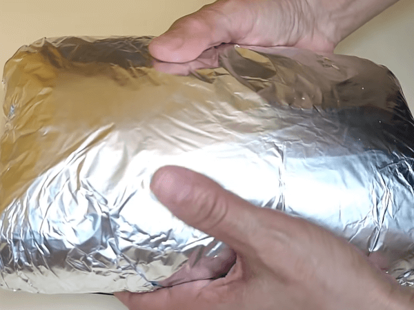pollo envuelto en papel aluminio