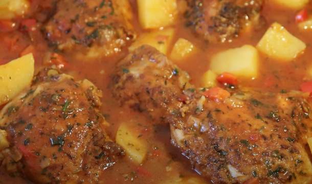 pollo guisado colombiano