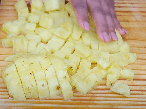 piña en porciones pequeñas