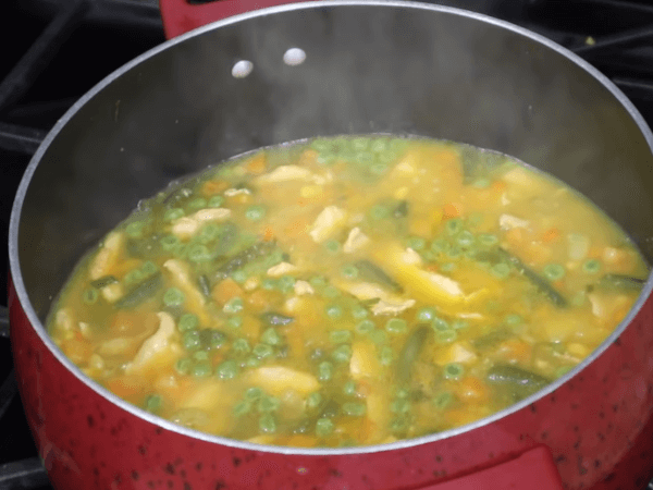 sopa de verduras hirviendo