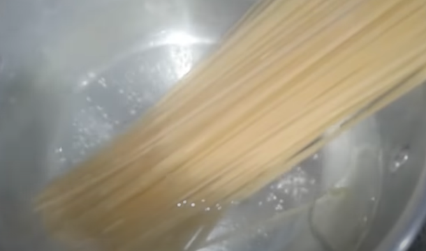 spaghetti en la olla